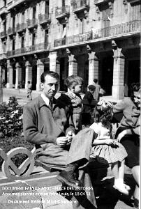 1951 04 18  PLACE DES VICTOIRES . Pour les Rameaux